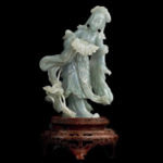 翡翠 女士官立像