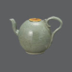 青磁 刻花文水差