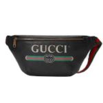 グッチ　レザーボディバッグ