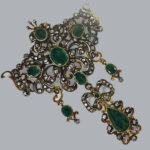 アンティークジュエリーエメラルドブローチ